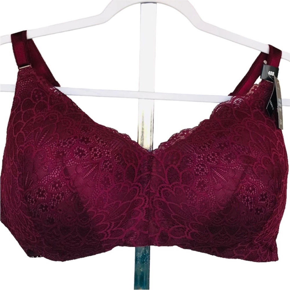 New Torrid Curve Wire Free
Lightly Lined 360 Back Smoothing
Bra Size 48B
